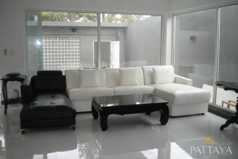 Casa de 3 dormitorios en Jomtien Beach, Pattaya, Tailandia № 21284 - foto 15