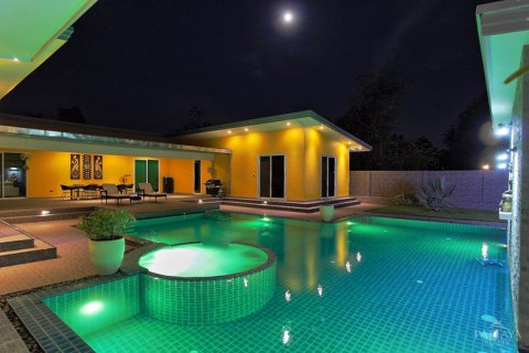 Casa de 4 dormitorios en Pattaya, Tailandia № 20160 - foto 21