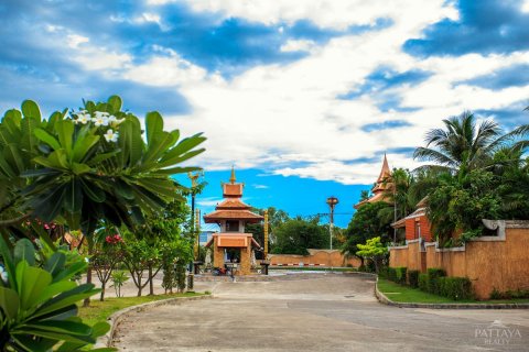 Casa de 5 dormitorios en Pattaya, Tailandia № 24357