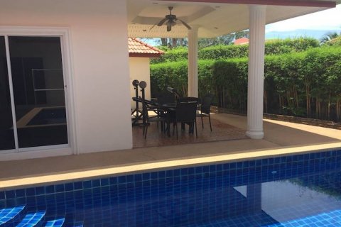 Casa de 4 dormitorios en Pattaya, Tailandia № 22172