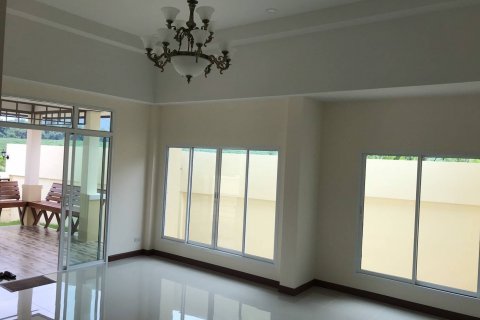 Casa de 3 dormitorios en Pattaya, Tailandia № 22136