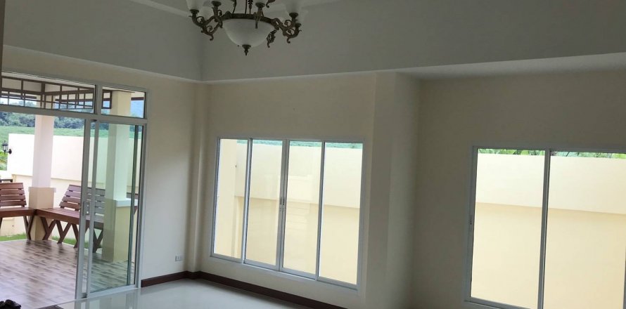 Casa de 3 dormitorios en Pattaya, Tailandia № 22136