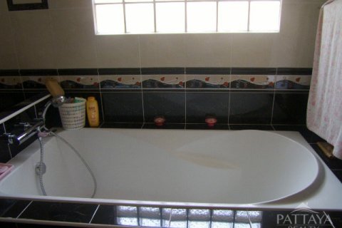 Casa de 3 dormitorios en Pattaya, Tailandia № 22036 - foto 15