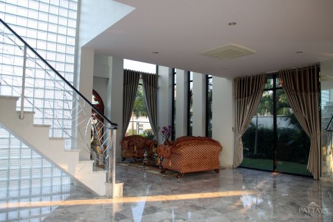 Casa de 4 dormitorios en Pattaya, Tailandia № 24169 - foto 5