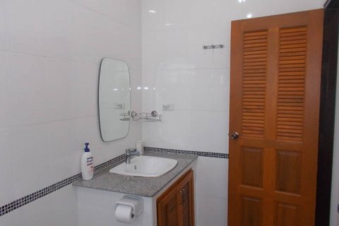 Casa de 4 dormitorios en Pattaya, Tailandia № 22172 - foto 24