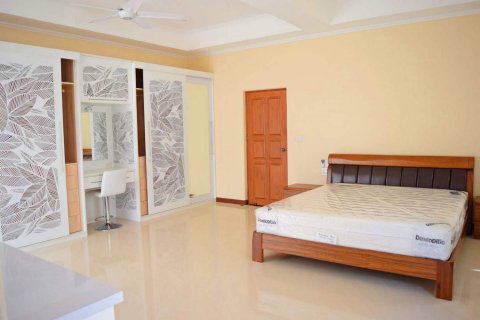 Casa de 3 dormitorios en Pattaya, Tailandia № 22517 - foto 10