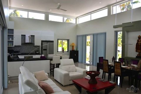 Casa de 3 dormitorios en Pattaya, Tailandia № 24451 - foto 26