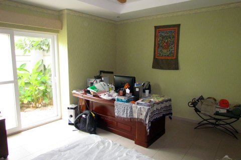 Casa de 4 dormitorios en Pattaya, Tailandia № 20738 - foto 16