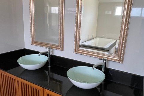 Casa de 5 dormitorios en Pattaya, Tailandia № 22412 - foto 3