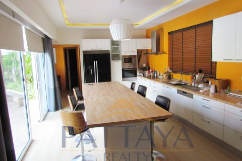 Casa de 4 dormitorios en Pattaya, Tailandia № 20876 - foto 15