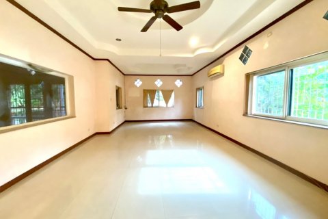 Casa de 4 dormitorios en Pattaya, Tailandia № 22374 - foto 14