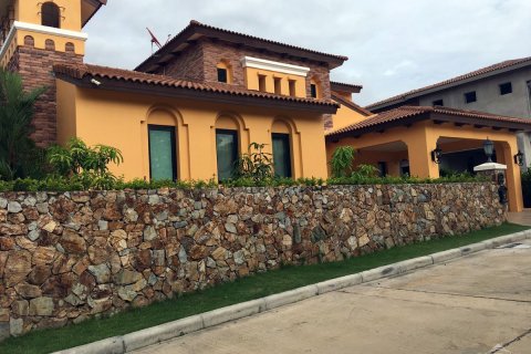 Casa de 3 dormitorios en Pattaya, Tailandia № 20674