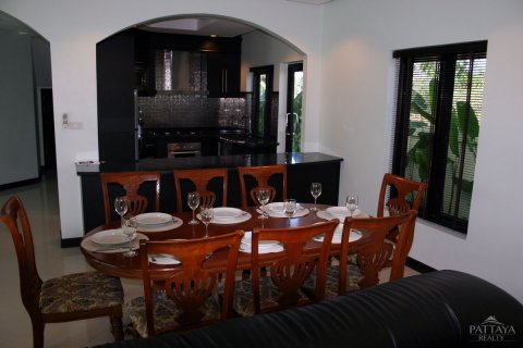 Casa de 3 dormitorios en Pattaya, Tailandia № 22839 - foto 2