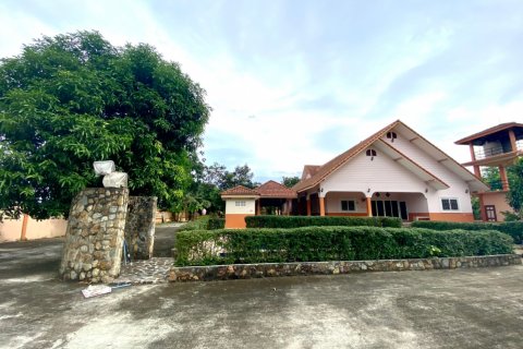 Casa de 4 dormitorios en Pattaya, Tailandia № 22374 - foto 20