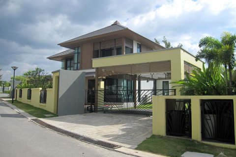 Casa de 4 dormitorios en Pattaya, Tailandia № 23289