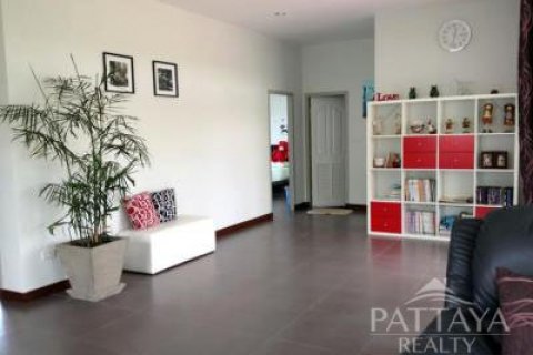 Casa de 3 dormitorios en Pattaya, Tailandia № 24384 - foto 3