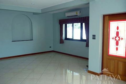 Casa de 5 dormitorios en Pattaya, Tailandia № 19861 - foto 11