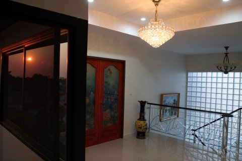 Casa de 4 dormitorios en Pattaya, Tailandia № 24168 - foto 17