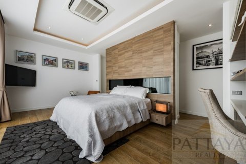 Casa de 4 dormitorios en Pattaya, Tailandia № 21157 - foto 2
