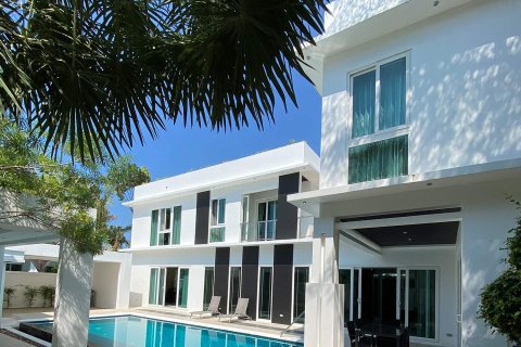 Casa de 5 dormitorios en Jomtien Beach, Pattaya, Tailandia № 22495 - foto 14