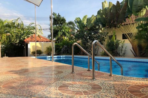 Casa de 4 dormitorios en Pattaya, Tailandia № 21896 - foto 6