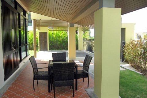 Casa de 4 dormitorios en Pattaya, Tailandia № 23289 - foto 5