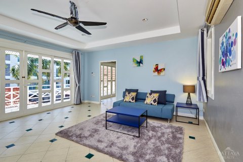 Casa de 5 dormitorios en Pattaya, Tailandia № 23055 - foto 3