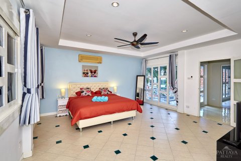 Casa de 5 dormitorios en Pattaya, Tailandia № 23055