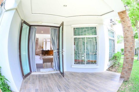 Casa de 8 dormitorios en Pattaya, Tailandia № 21949 - foto 9