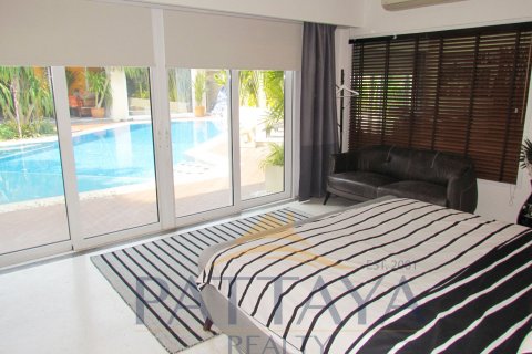 Casa de 4 dormitorios en Pattaya, Tailandia № 20876 - foto 21