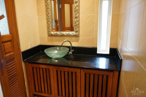 Casa de 5 dormitorios en Pattaya, Tailandia № 24360 - foto 16