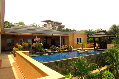 Casa de 5 dormitorios en Pattaya, Tailandia № 23797 - foto 4
