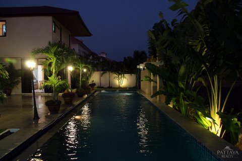 Casa de 4 dormitorios en Pattaya, Tailandia № 24169 - foto 24