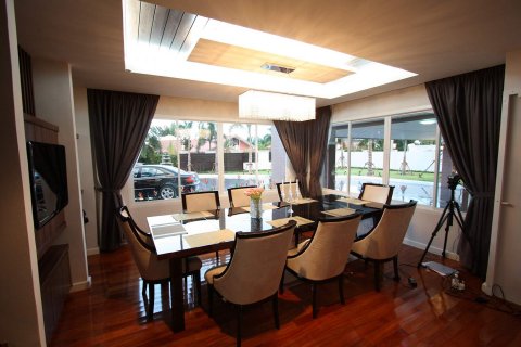 Casa de 5 dormitorios en Pattaya, Tailandia № 22396 - foto 14