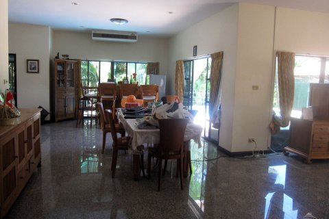 Casa de 3 dormitorios en Pattaya, Tailandia № 22726 - foto 25