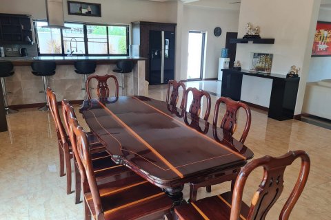 Casa de 6 dormitorios en Pattaya, Tailandia № 22401 - foto 21