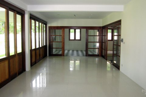 Casa de 5 dormitorios en Pattaya, Tailandia № 22946 - foto 3