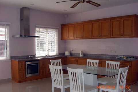 Casa de 5 dormitorios en Pattaya, Tailandia № 23400 - foto 12