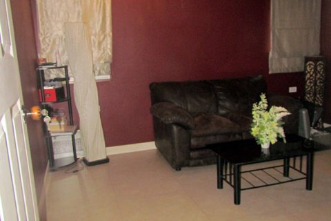 Casa de 4 dormitorios en Pattaya, Tailandia № 20381 - foto 17