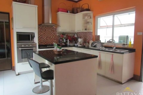 Casa de 4 dormitorios en Pattaya, Tailandia № 21627 - foto 27