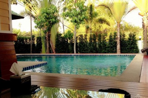 Casa de 3 dormitorios en Pattaya, Tailandia № 24250 - foto 18