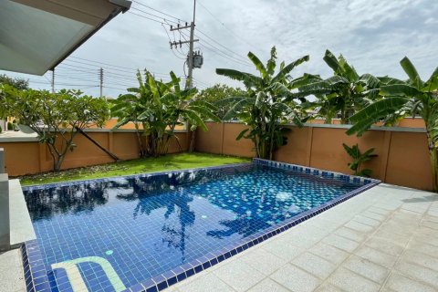 Casa de 4 dormitorios en Pattaya, Tailandia № 22408 - foto 15