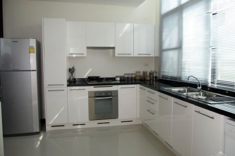 Casa de 4 dormitorios en Pattaya, Tailandia № 23289 - foto 10
