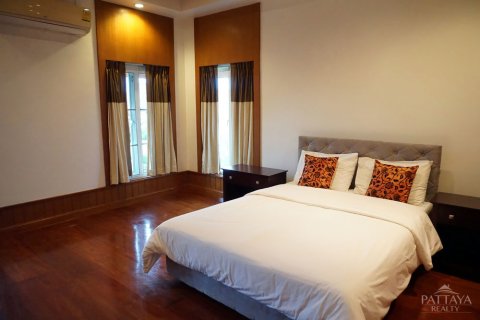 Casa de 5 dormitorios en Pattaya, Tailandia № 20790 - foto 27