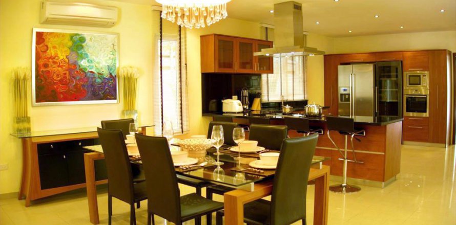 Casa de 5 dormitorios en Pattaya, Tailandia № 23316