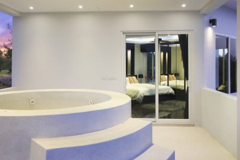 Casa de 4 dormitorios en Pattaya, Tailandia № 22156 - foto 7