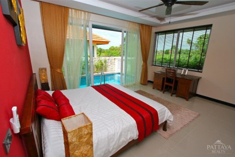 Casa de 4 dormitorios en Pattaya, Tailandia № 23506 - foto 3