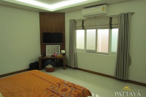 Casa de 4 dormitorios en Pattaya, Tailandia № 21274 - foto 27