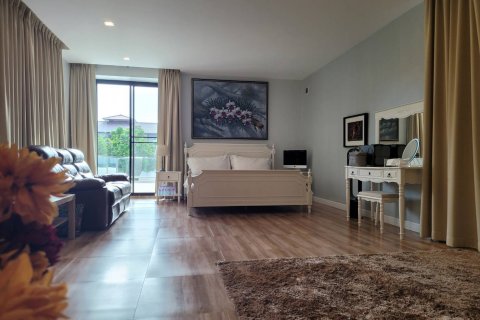 Casa de 5 dormitorios en Pattaya, Tailandia № 22389 - foto 19