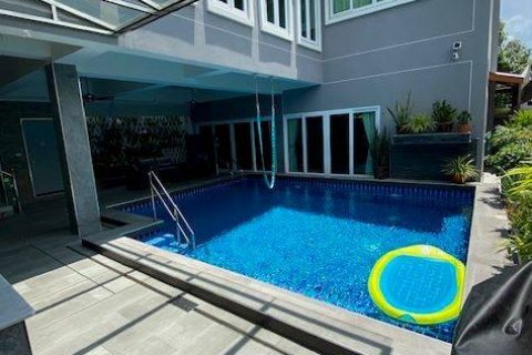 Casa de 4 dormitorios en Pattaya, Tailandia № 22081 - foto 12